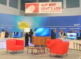 Auf Rot gehts los: Die ARD wirbt auf der IFA für ihr HbbTV Angebot.